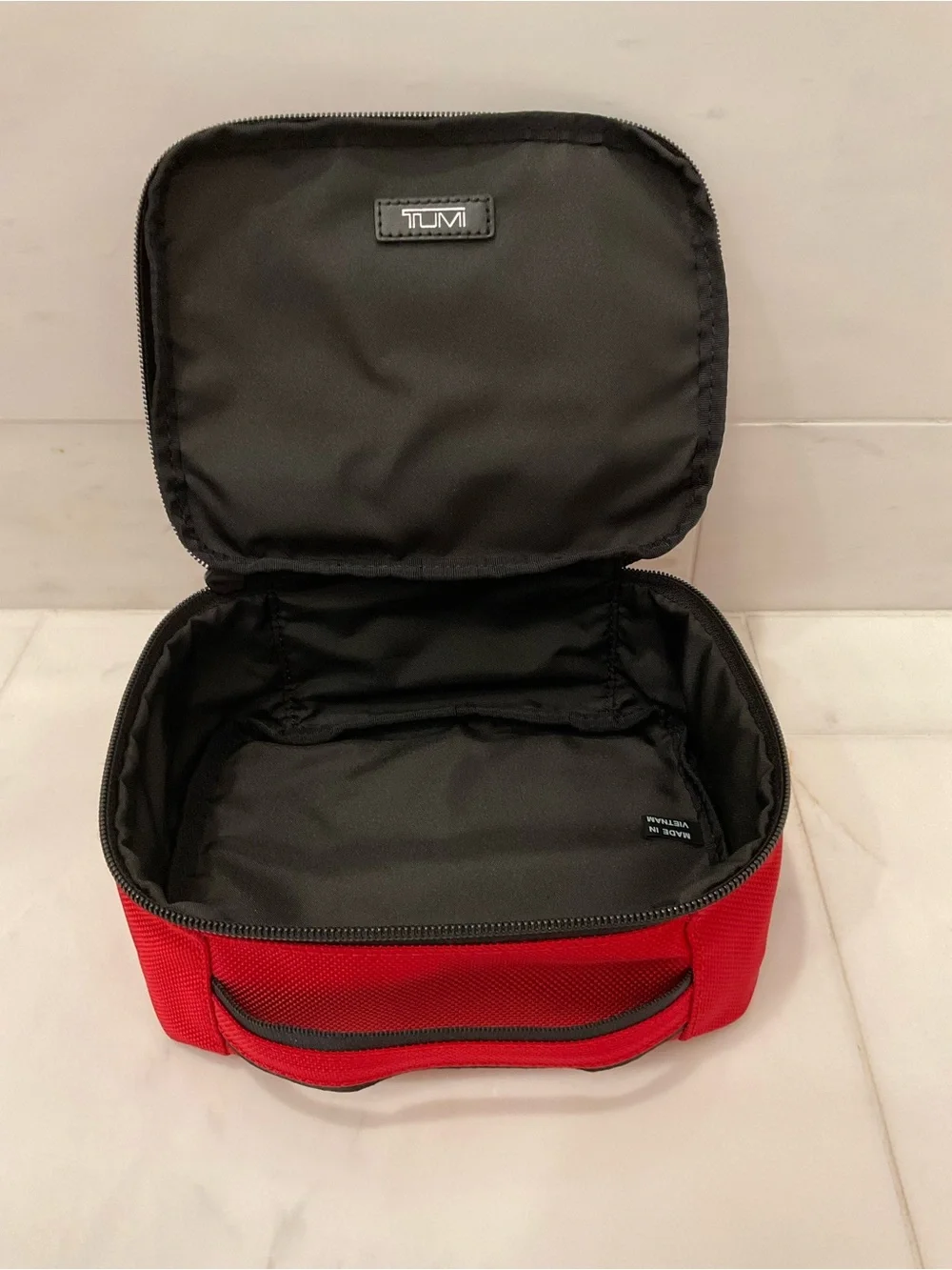 NEW TUMI Zippered CUBE TRAVEL POUCH - Cosmetic Bag - RED with BLACK